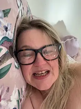 SuzieSub – webcam-show