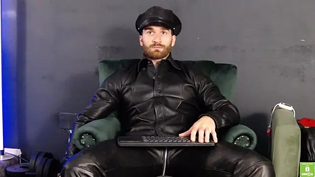 XXX chat uživo modela damongold