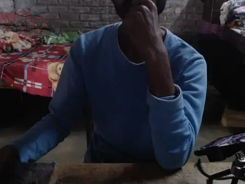 ThethunderPo élő XXX-chatje