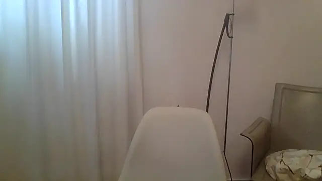 ANONIMO7735: διαδικτυακό σόου στην κάμερα