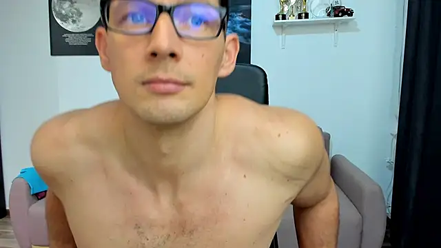 BrutusK08 Adlı Modelin Canlı XXX Sohbeti