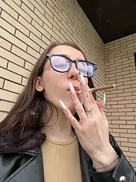 FlexboxDoll Adlı Modelin Canlı XXX Sohbeti