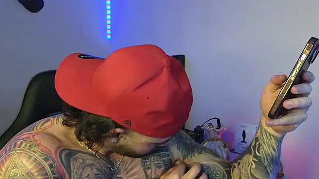 Ades_Lowe's Live XXX Chat