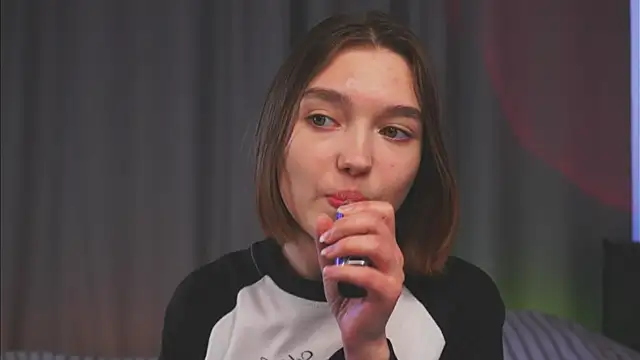 Chat +18 de Leyla_crsh ao vivo