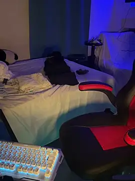 Show modela AngelLatinBoy na web-kameri