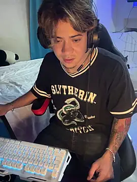 Živý XXX chat AngelLatinBoy