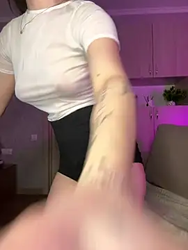 FlexboxDoll's Live XXX Chat