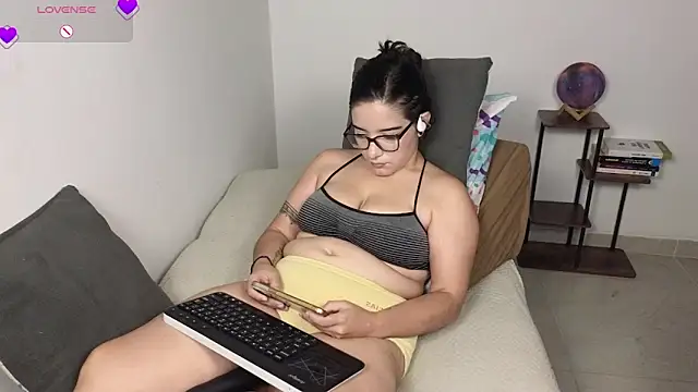 blue__moon_'s Live XXX Chat