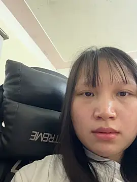 Charlotte-ee: онлайн-секс-чат