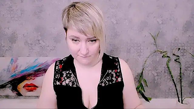 Djullia Live XXX-chat