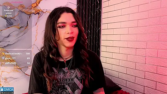 Pokazy przed kamerką – MaeveKuro