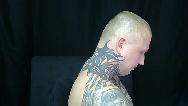 devilWithTats: онлайн-секс-чат