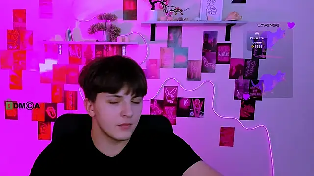 travis_wolf_ Chat XXX in diretta