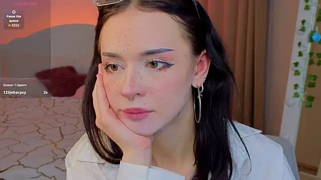 Chatroom XXX en direct de Adetta