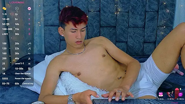 NicolasTorrez Show in webcam