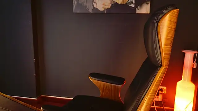 دردشة AngeloEric الجنسية المباشرة