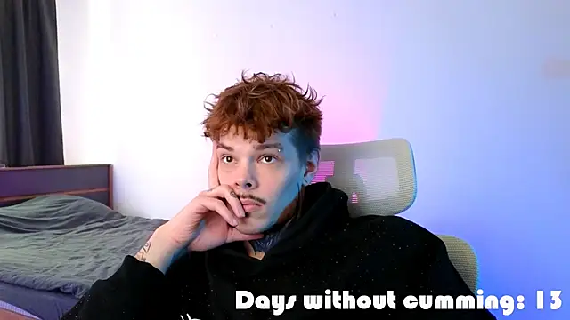 DENIS_HERE webkamerás műsora