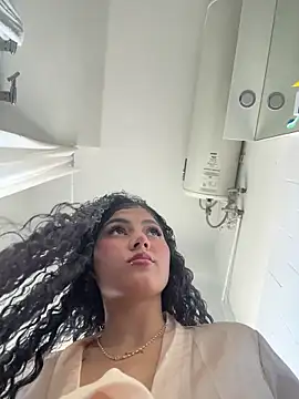 Chat +18 de BrianaDesire ao vivo