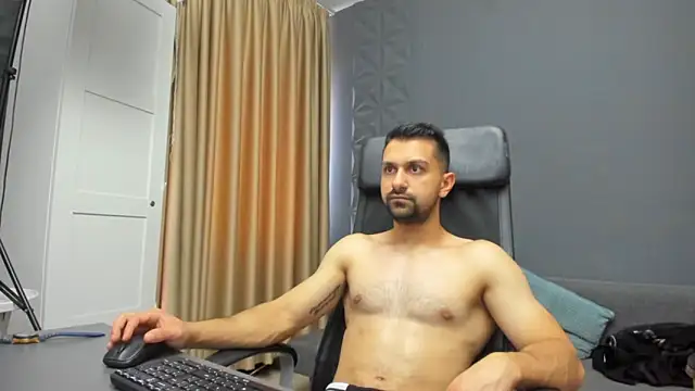 BryceReign élő XXX-chatje