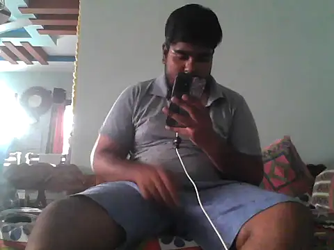 Foxboy65: διαδικτυακό σόου στην κάμερα