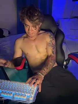 Chatroom XXX en direct de AngelLatinBoy