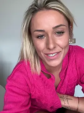 petrouchkaaa_'s Live XXX Chat