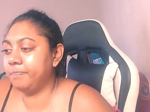 XXX chat uživo modela Indian_Ruby99