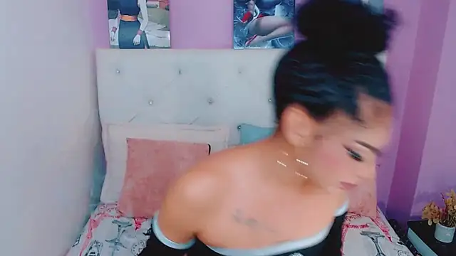 Show modela Amanda_bigx na web-kameri