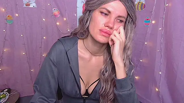 Chatroom XXX en direct de MilaLoona