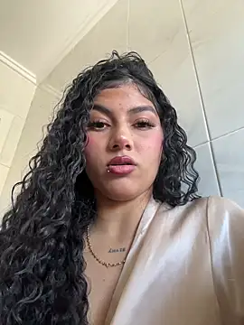 BrianaDesire Show in webcam