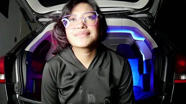 SweetMilie_gh's Webcam Show