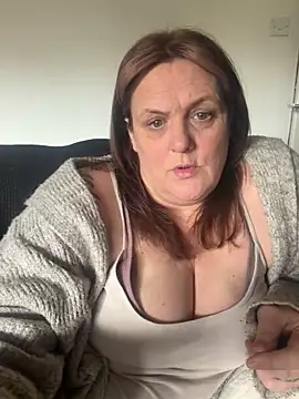 Busty-GilfQuinn Obrolan Langsung XXX