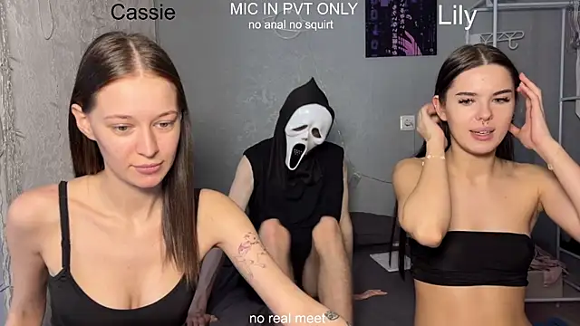 girls_secrets' Live XXX Chat