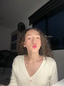 pinky_peach Adlı Modelin Canlı XXX Sohbeti