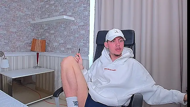 KrewVaughn Adlı Modelin Canlı XXX Sohbeti