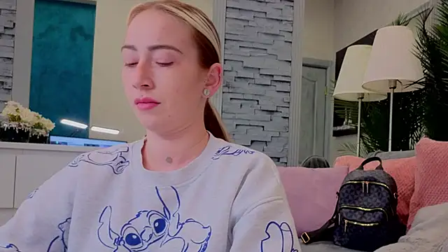 Reina_Cummings' Live XXX Chat