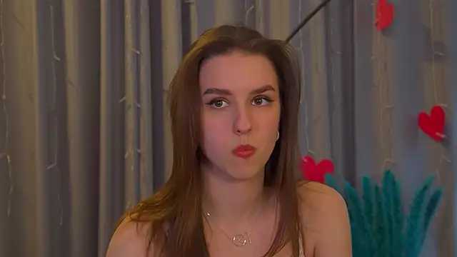 AliceAtkins: онлайн-секс-чат