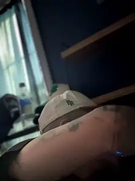 traejddd: διαδικτυακό σόου στην κάμερα