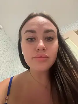 KiraSunshine Chat XXX in diretta