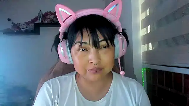 Chat XXX en directo de Shaddycute_