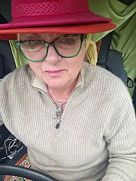 Pokazy przed kamerką – Hot-Muci