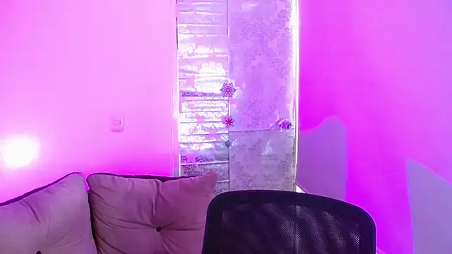 milfrousseのライブXXXチャット