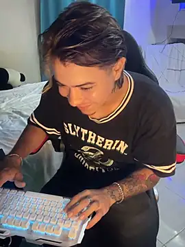 AngelLatinBoy's Webcam Show