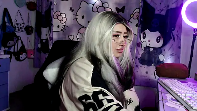 lussyevans24 লাইভ XXX চ্যাট