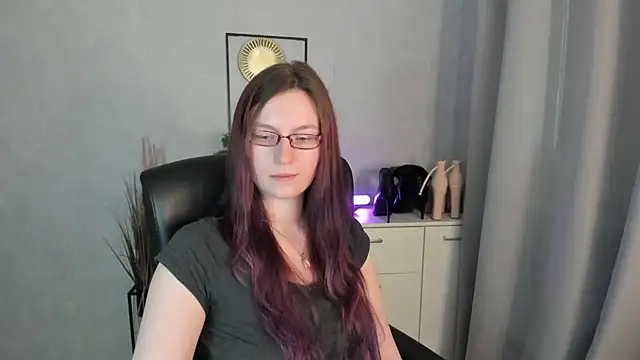 emmaxDelight Adlı Modelin Canlı XXX Sohbeti