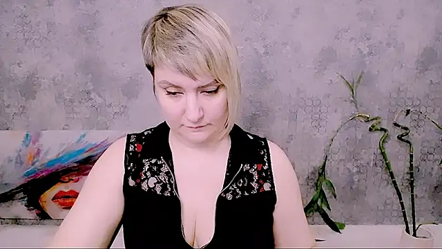 Djullia Live XXX-chat