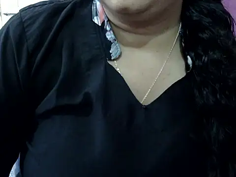 Cute_Aliyaa Adlı Modelin Canlı XXX Sohbeti