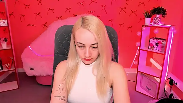 CarolMoor Adlı Modelin Canlı XXX Sohbeti