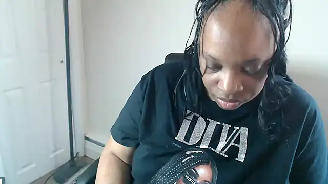 Sexymona1218: онлайн-секс-чат