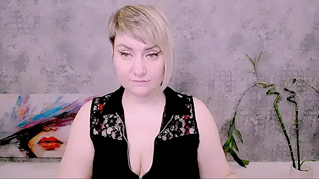 Djullia 现场XXX聊天